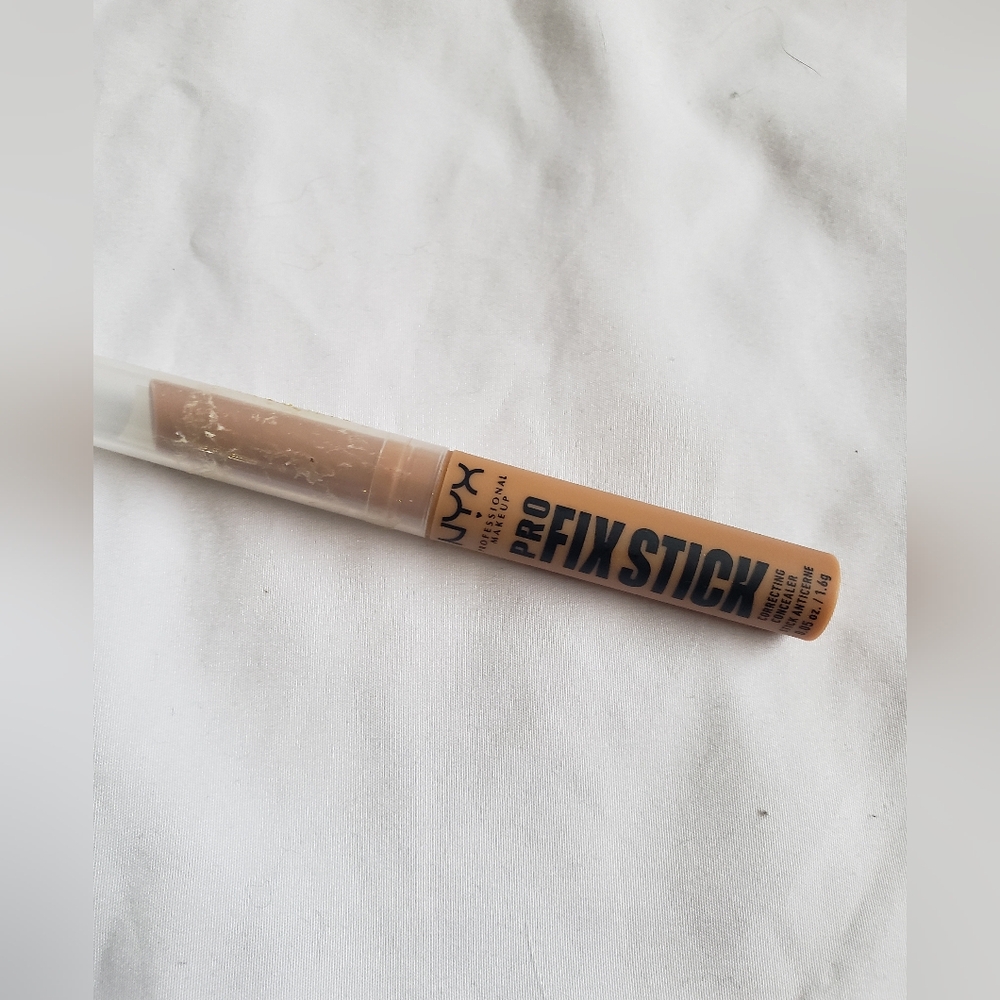 NYX Professional Makeup Color Correcting Pro Fix Stick Concealer, Cinnamon - Picture 6 of 7
